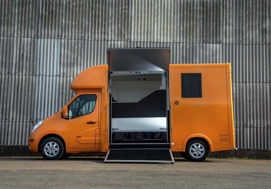  Renault Master York by Alexanders 2014 года  (фото 5 из 7)